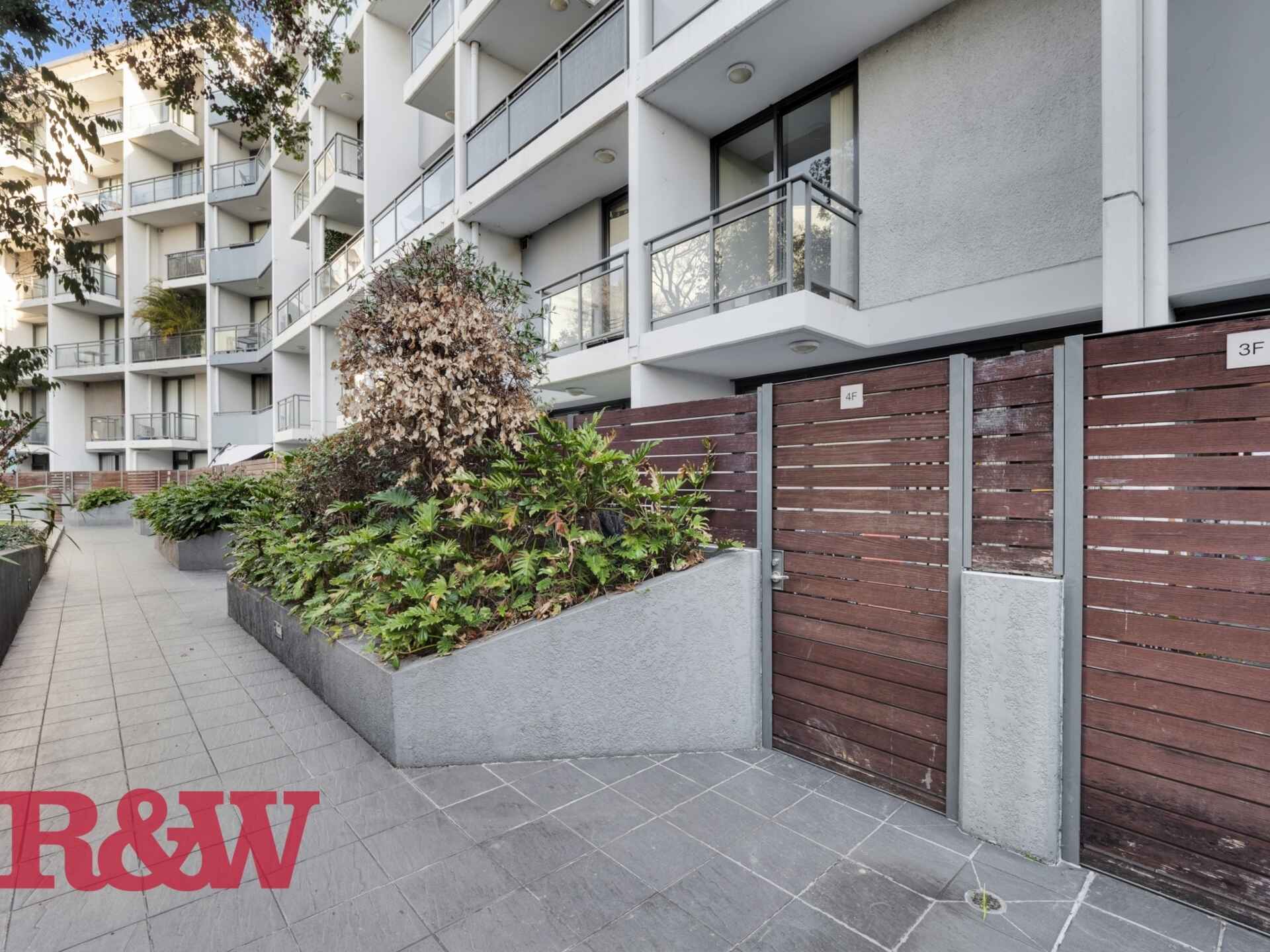 4F/541 Pembroke Road Leumeah