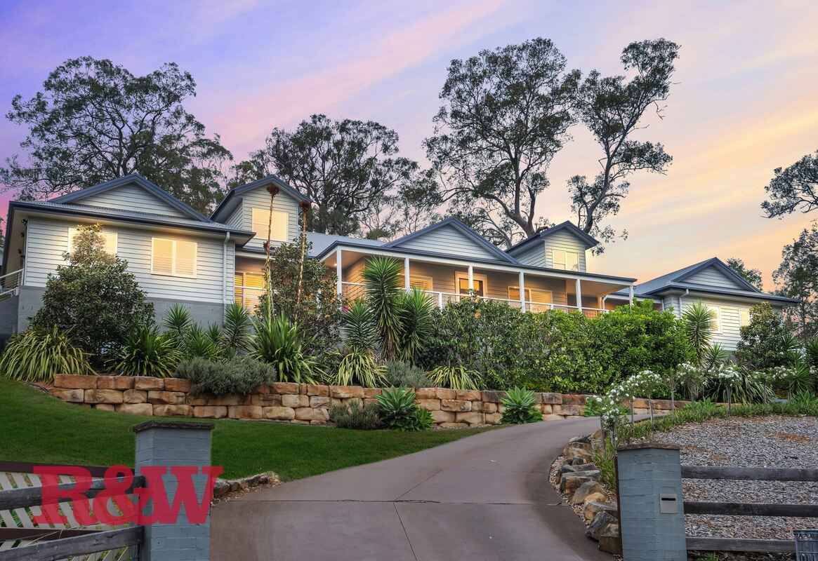 MAJESTIC HOME ON THE HILL!