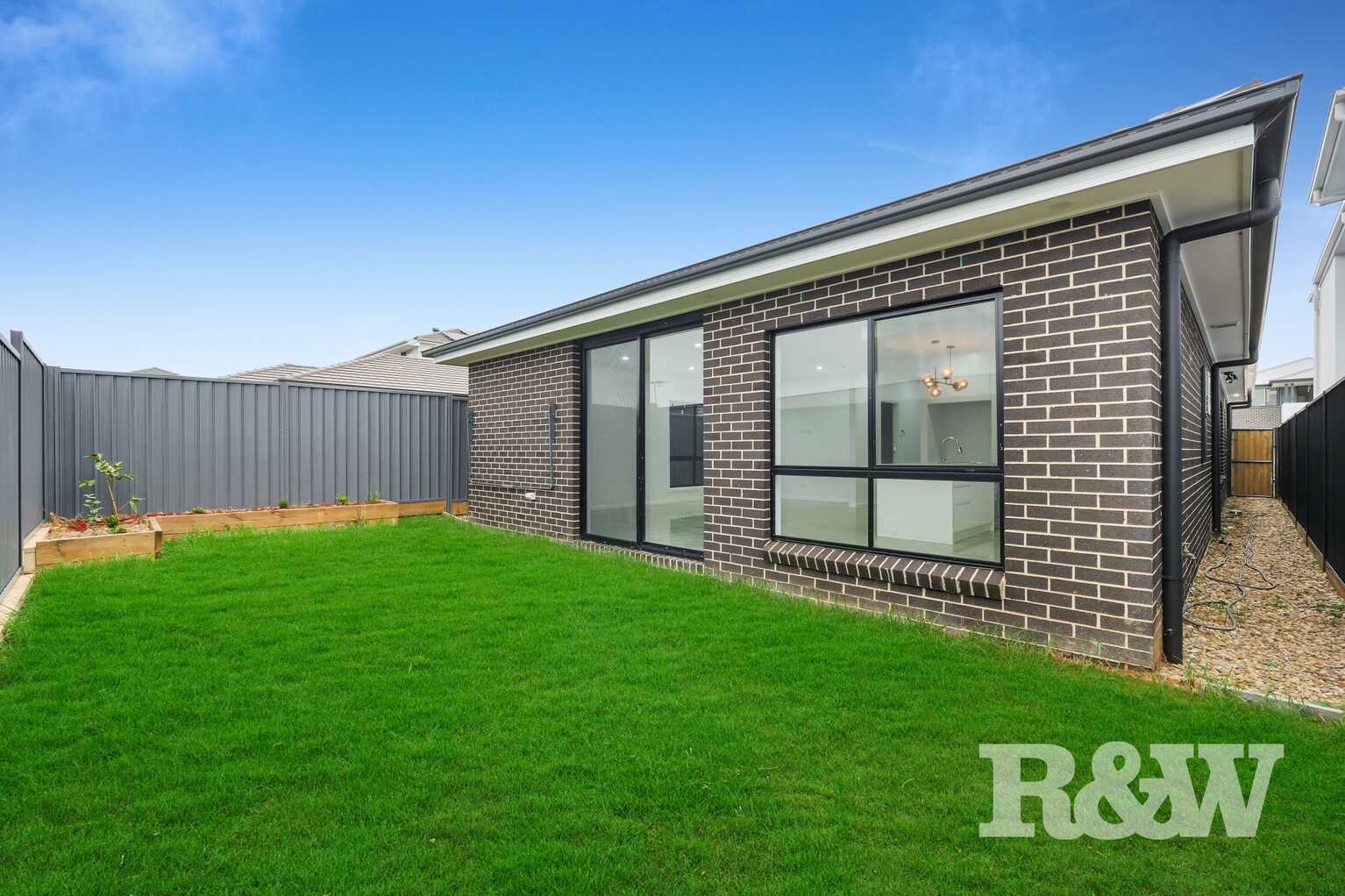 10 Horizon Loop Oran Park 10 Horizon Loop Oran Park