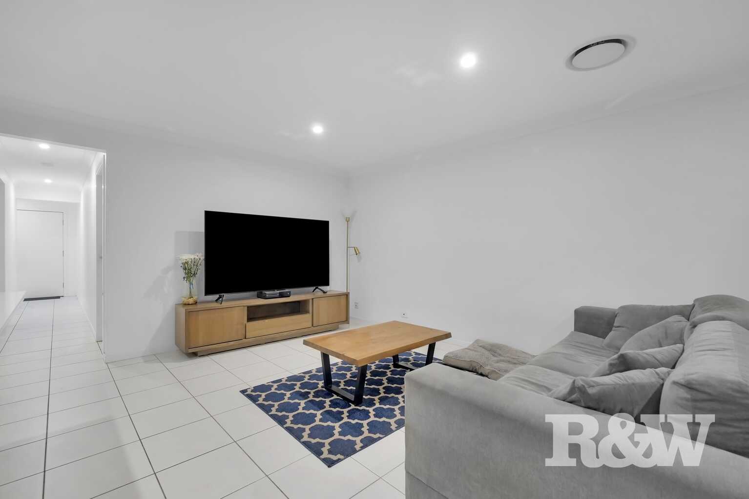 7 Highland Close Macquarie Links