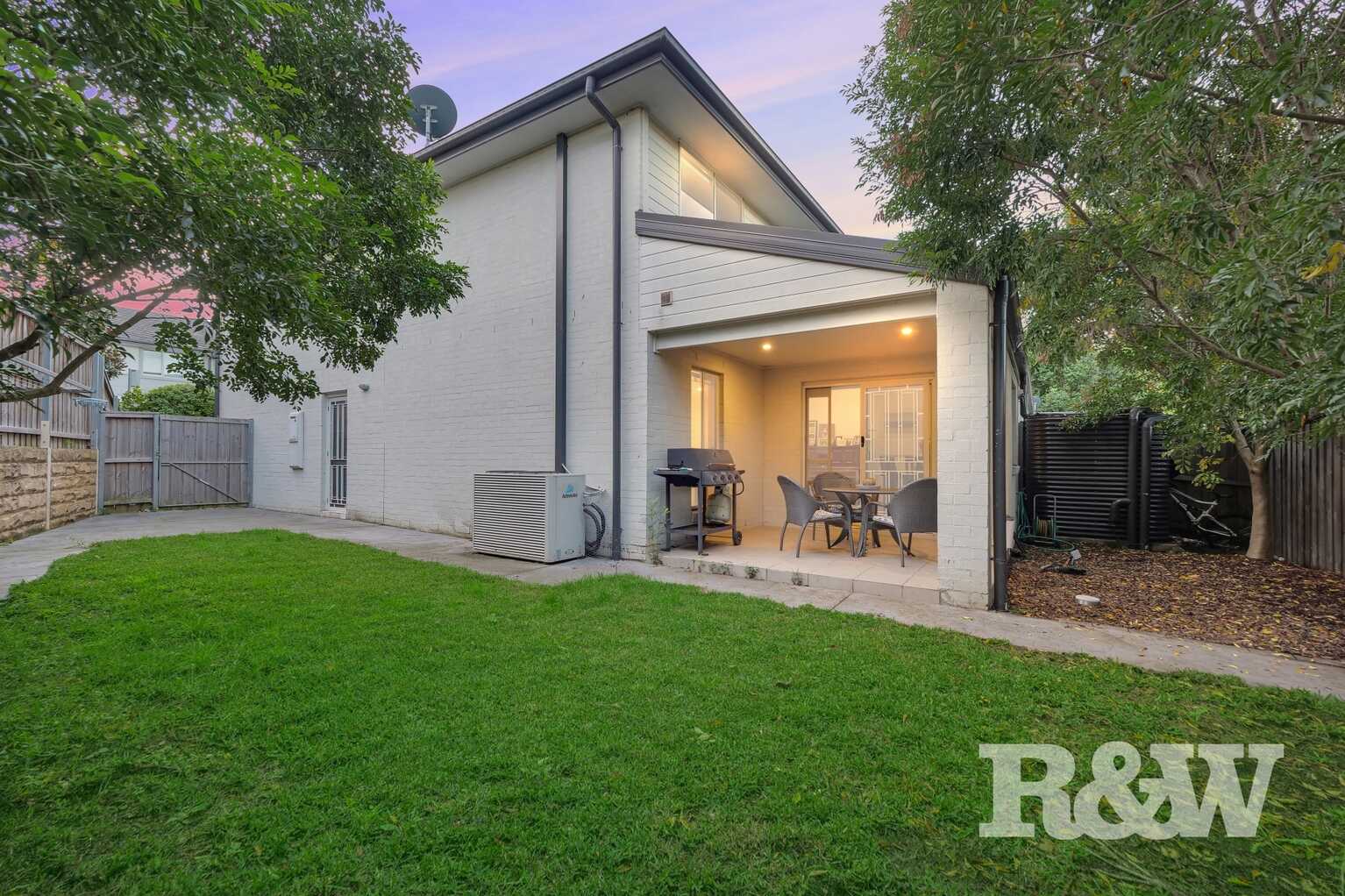 7 Highland Close Macquarie Links