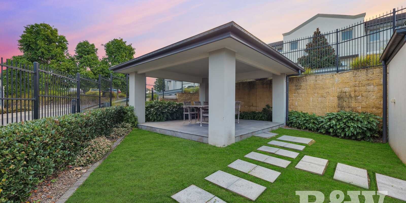 7 Highland Close Macquarie Links