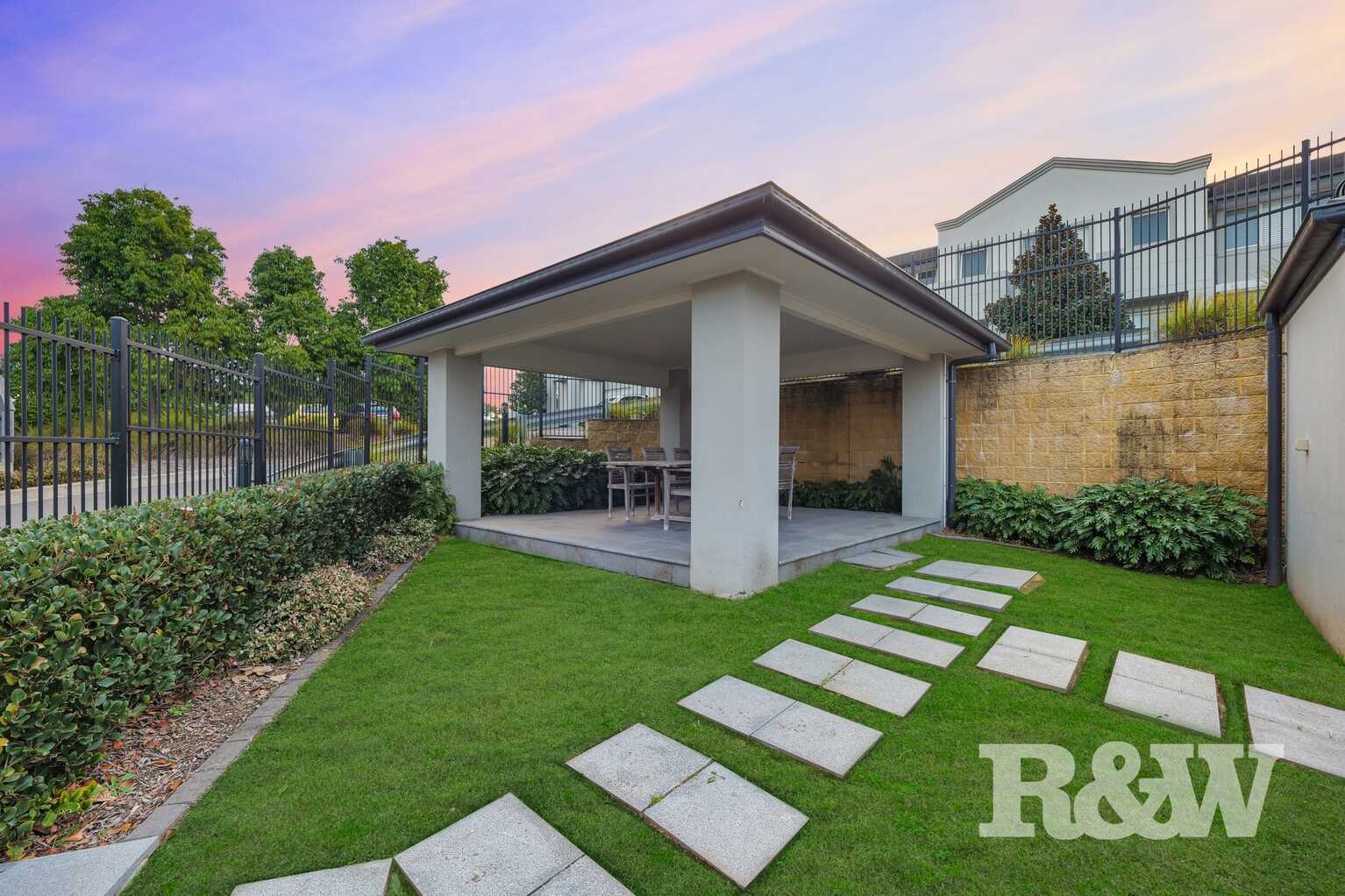 7 Highland Close Macquarie Links