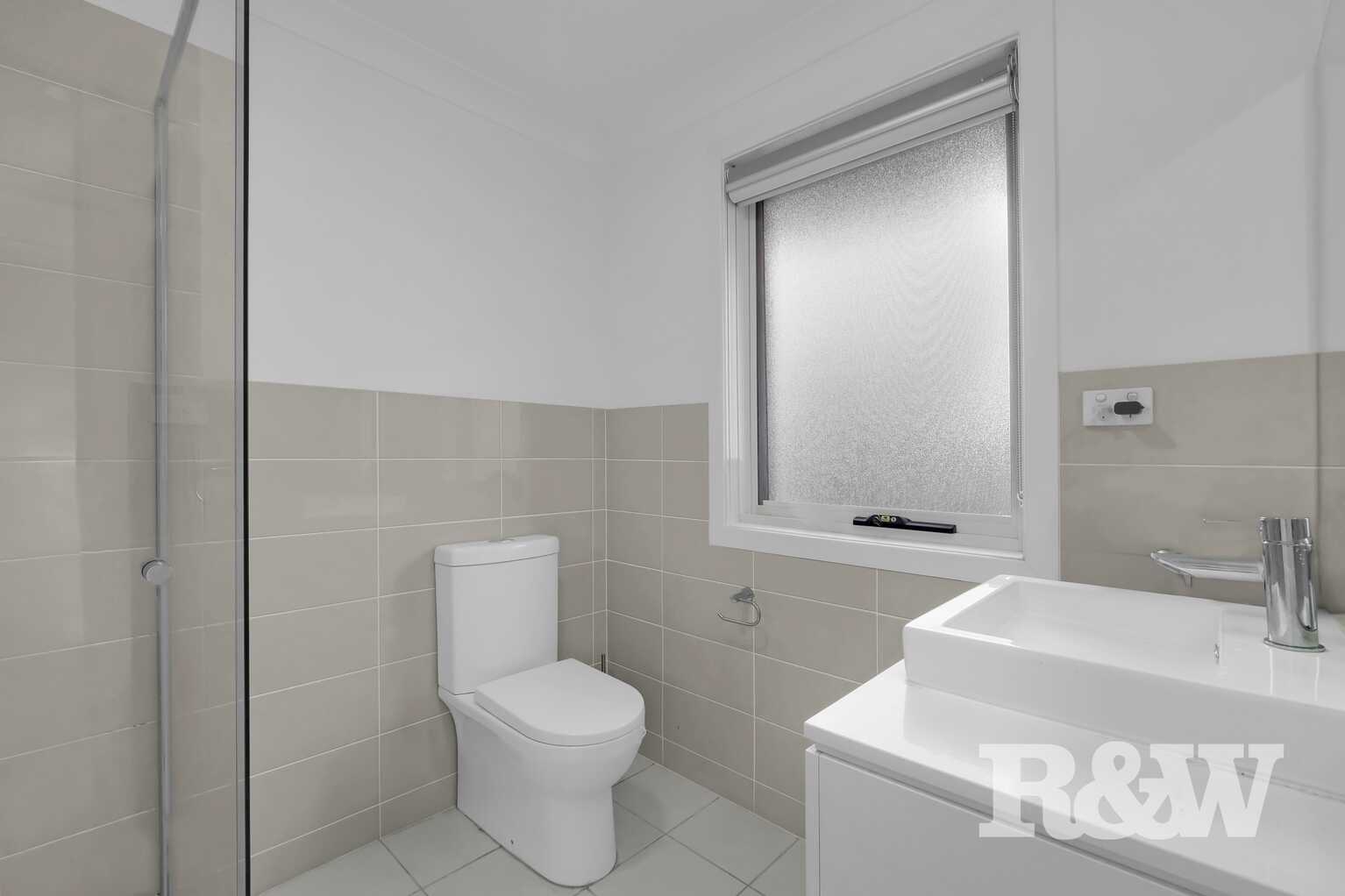 7 Highland Close Macquarie Links