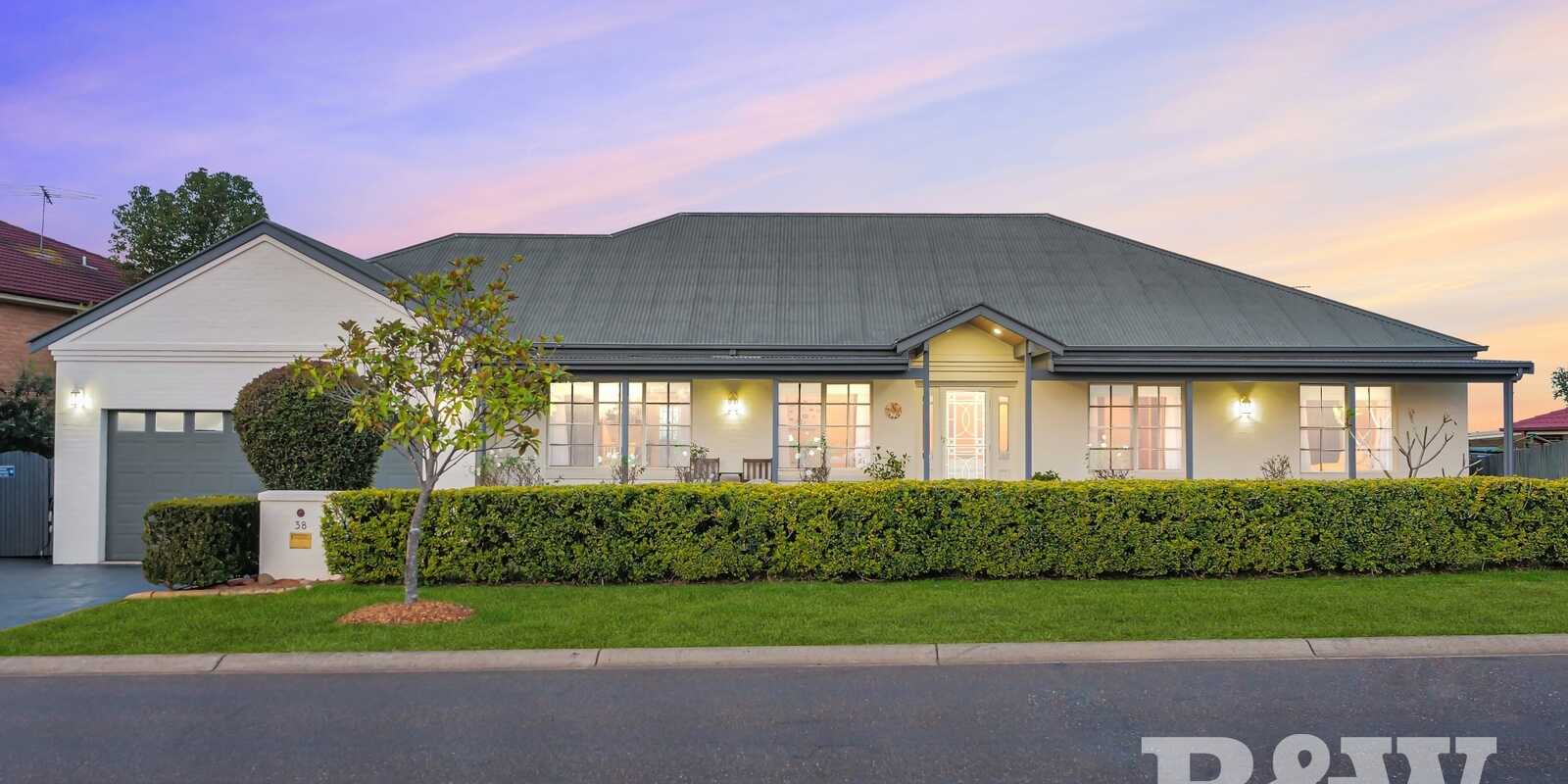 38 Governors Way Macquarie Links