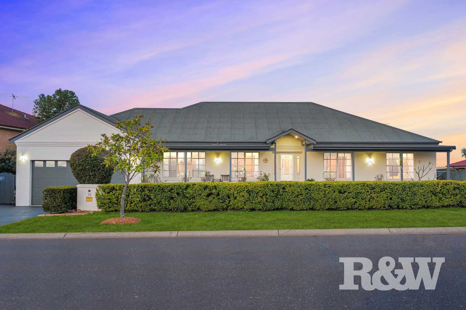 38 Governors Way Macquarie Links