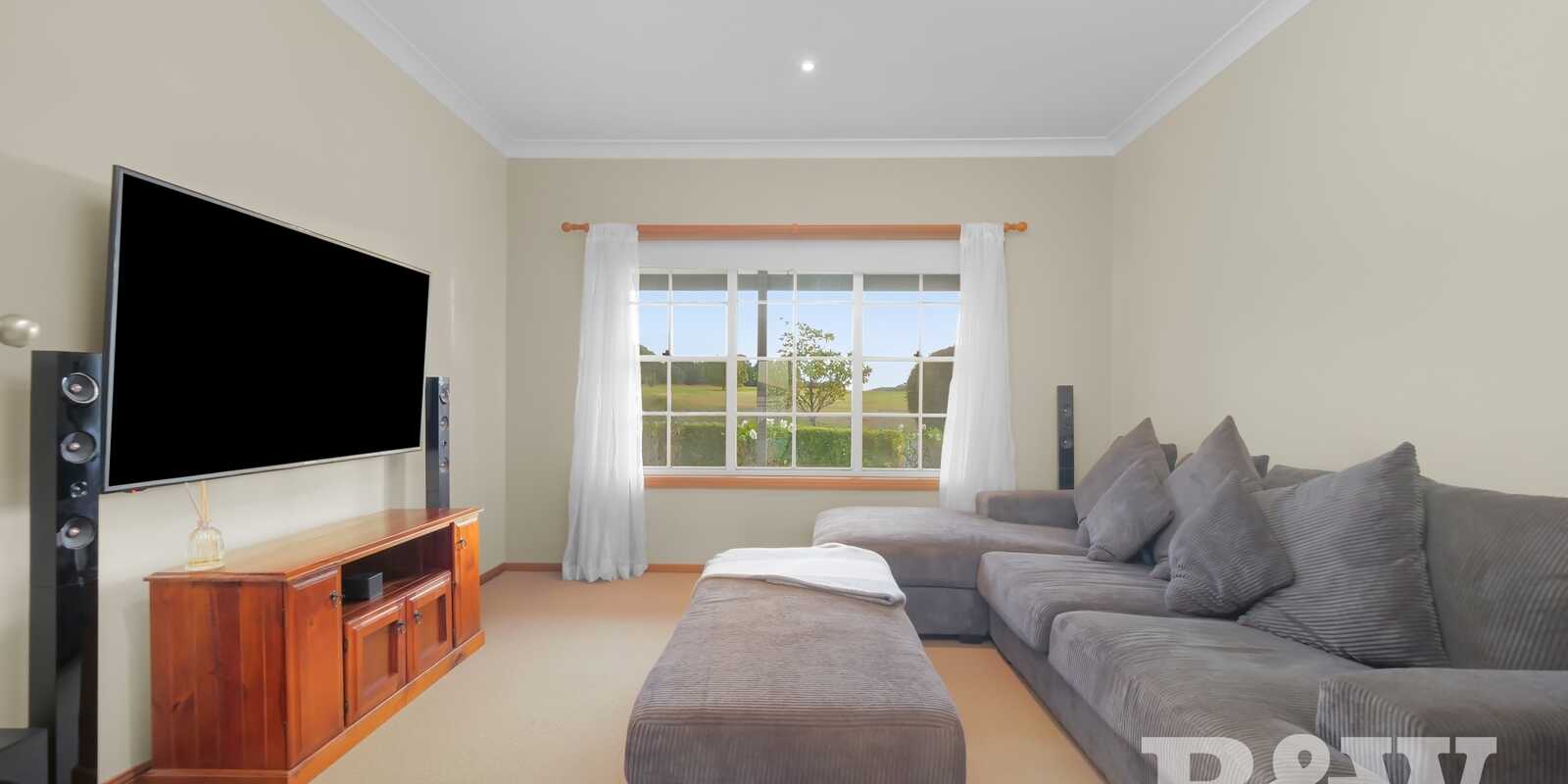 38 Governors Way Macquarie Links
