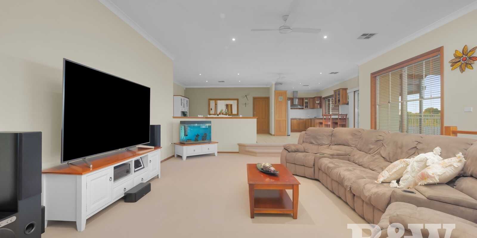 38 Governors Way Macquarie Links