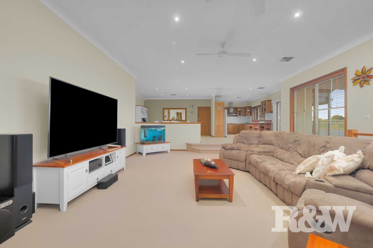 38 Governors Way Macquarie Links