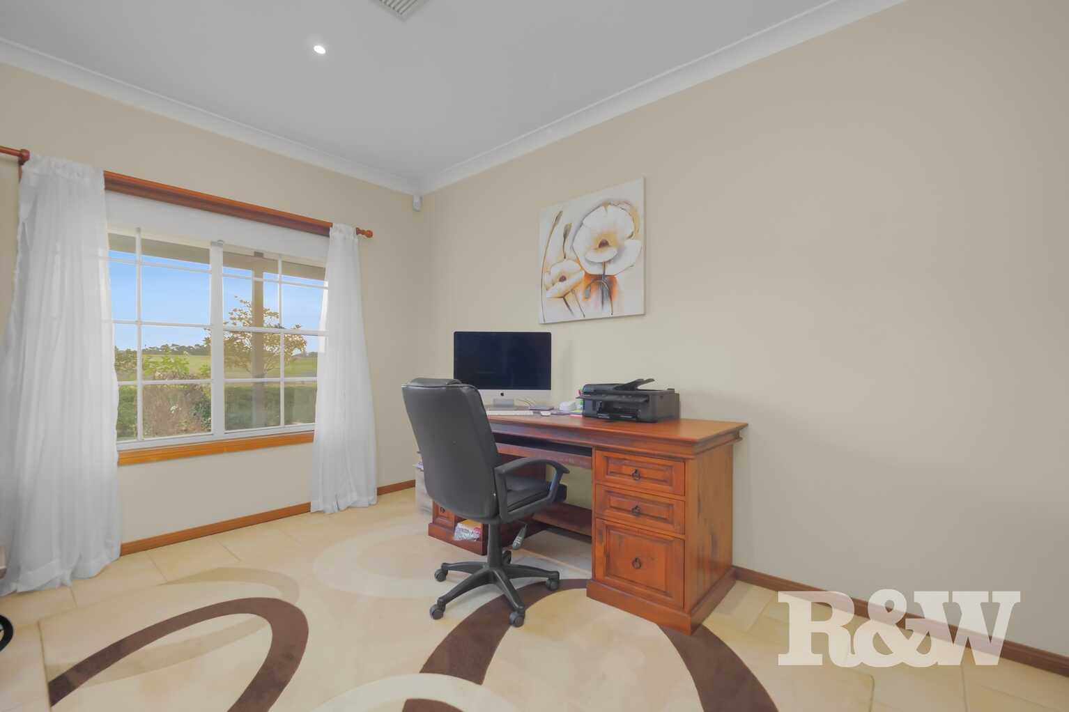 38 Governors Way Macquarie Links