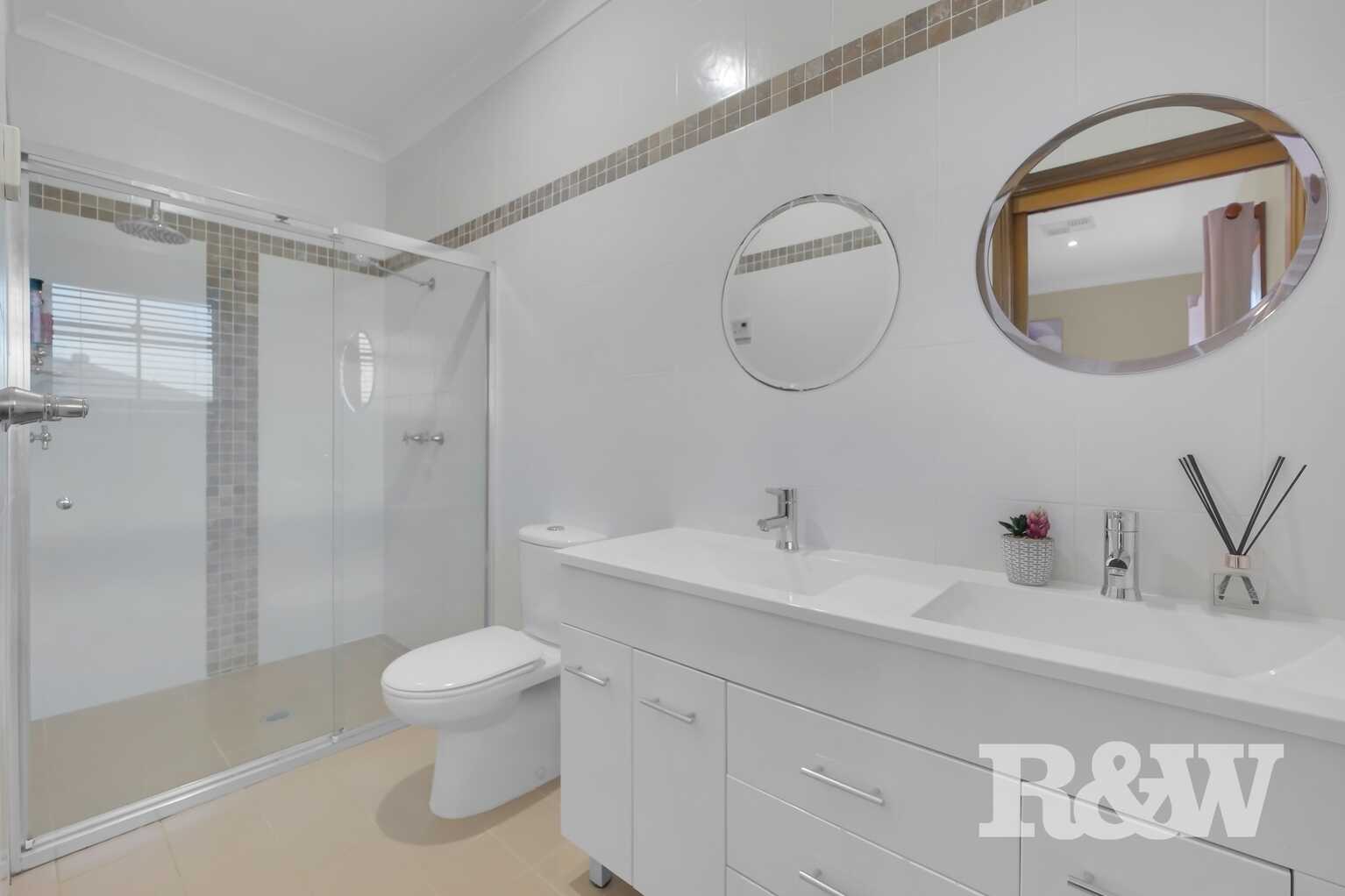 38 Governors Way Macquarie Links