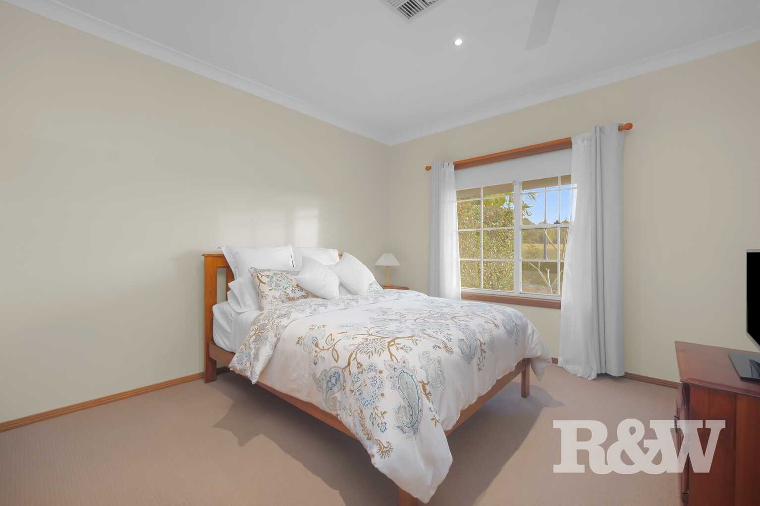 38 Governors Way Macquarie Links