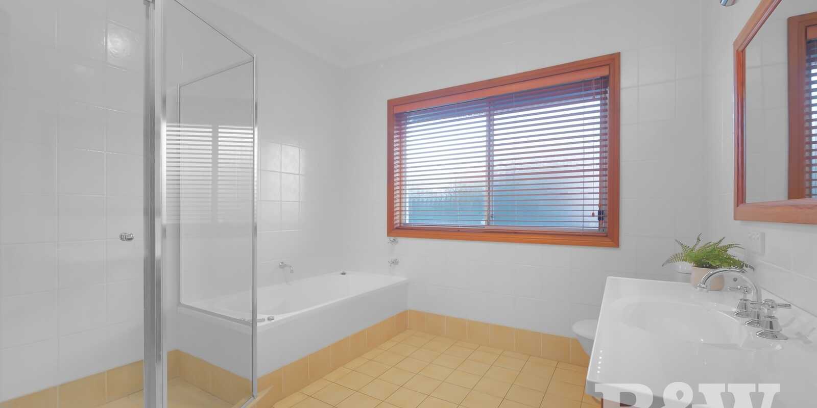 38 Governors Way Macquarie Links