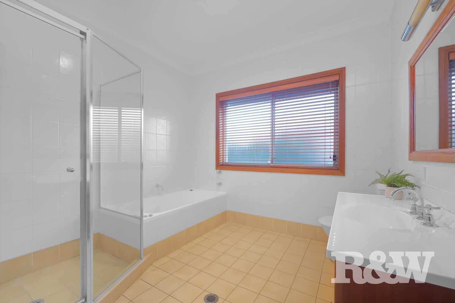 38 Governors Way Macquarie Links