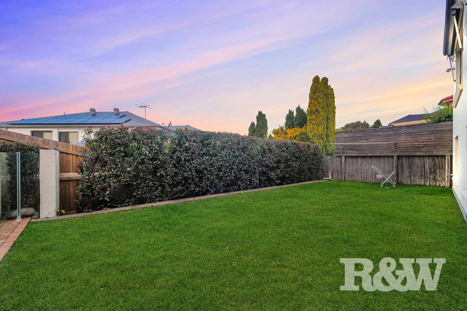 38 Governors Way Macquarie Links