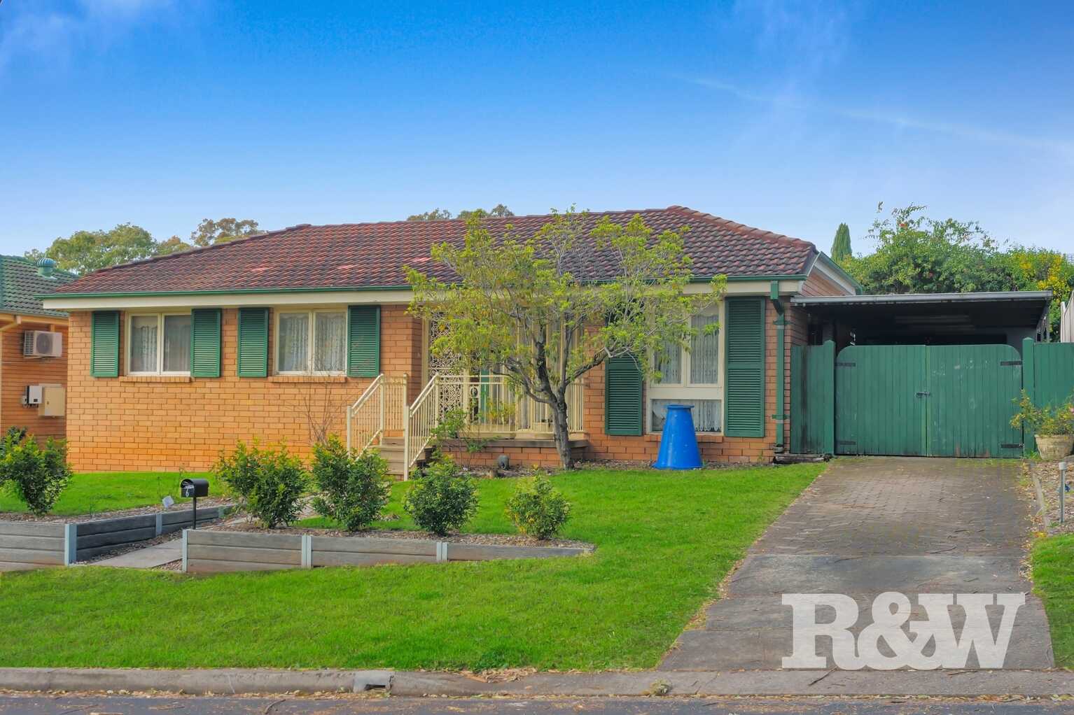 6 Pinaroo Crescent Bradbury