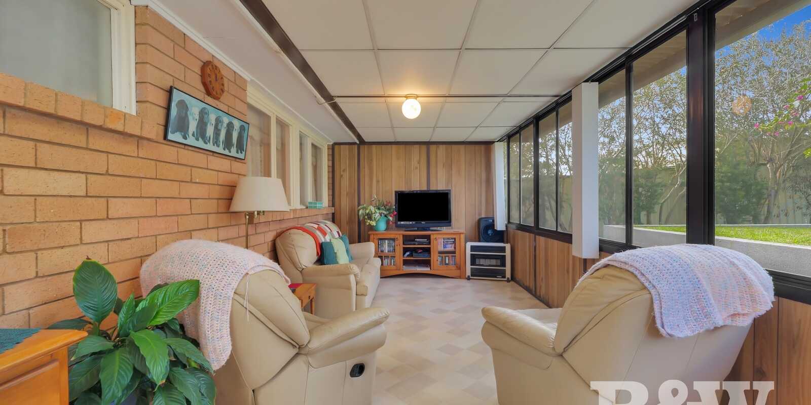 6 Pinaroo Crescent Bradbury
