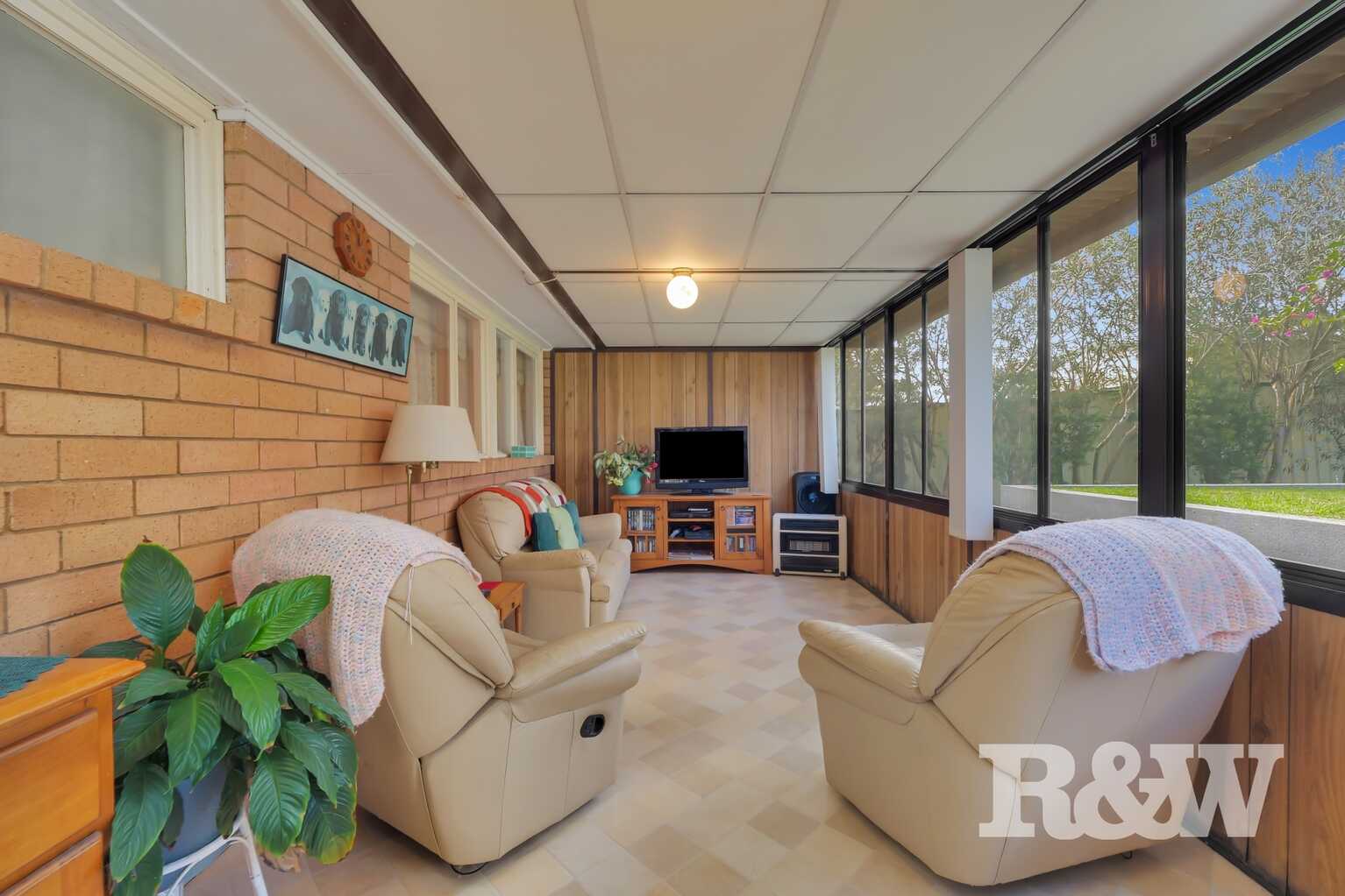 6 Pinaroo Crescent Bradbury