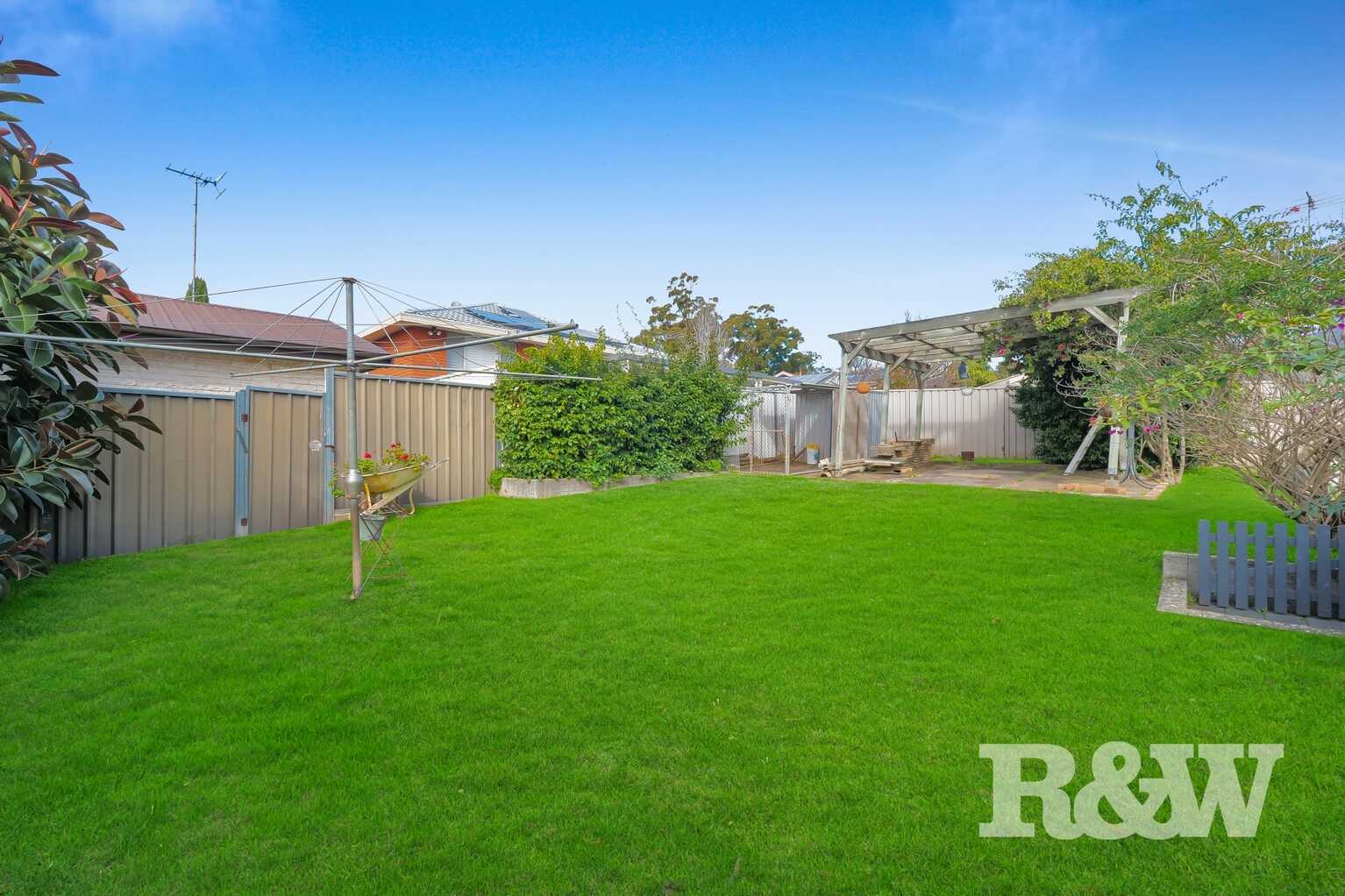 6 Pinaroo Crescent Bradbury