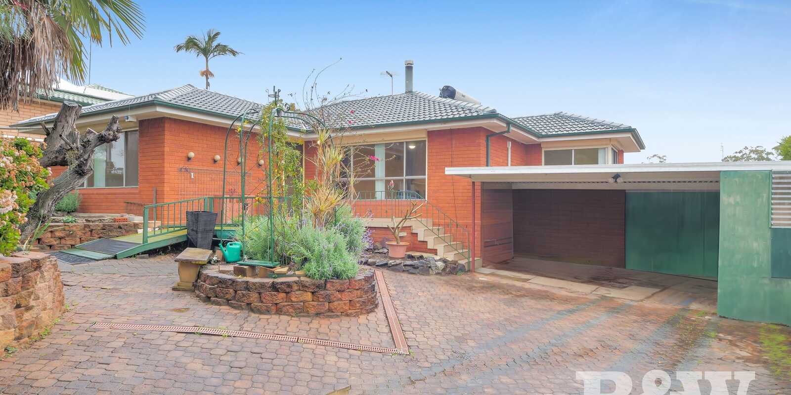 5 Wandarra Crescent Bradbury