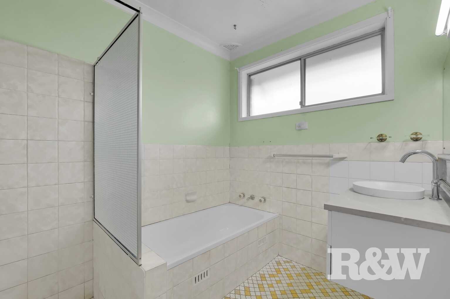 5 Wandarra Crescent Bradbury