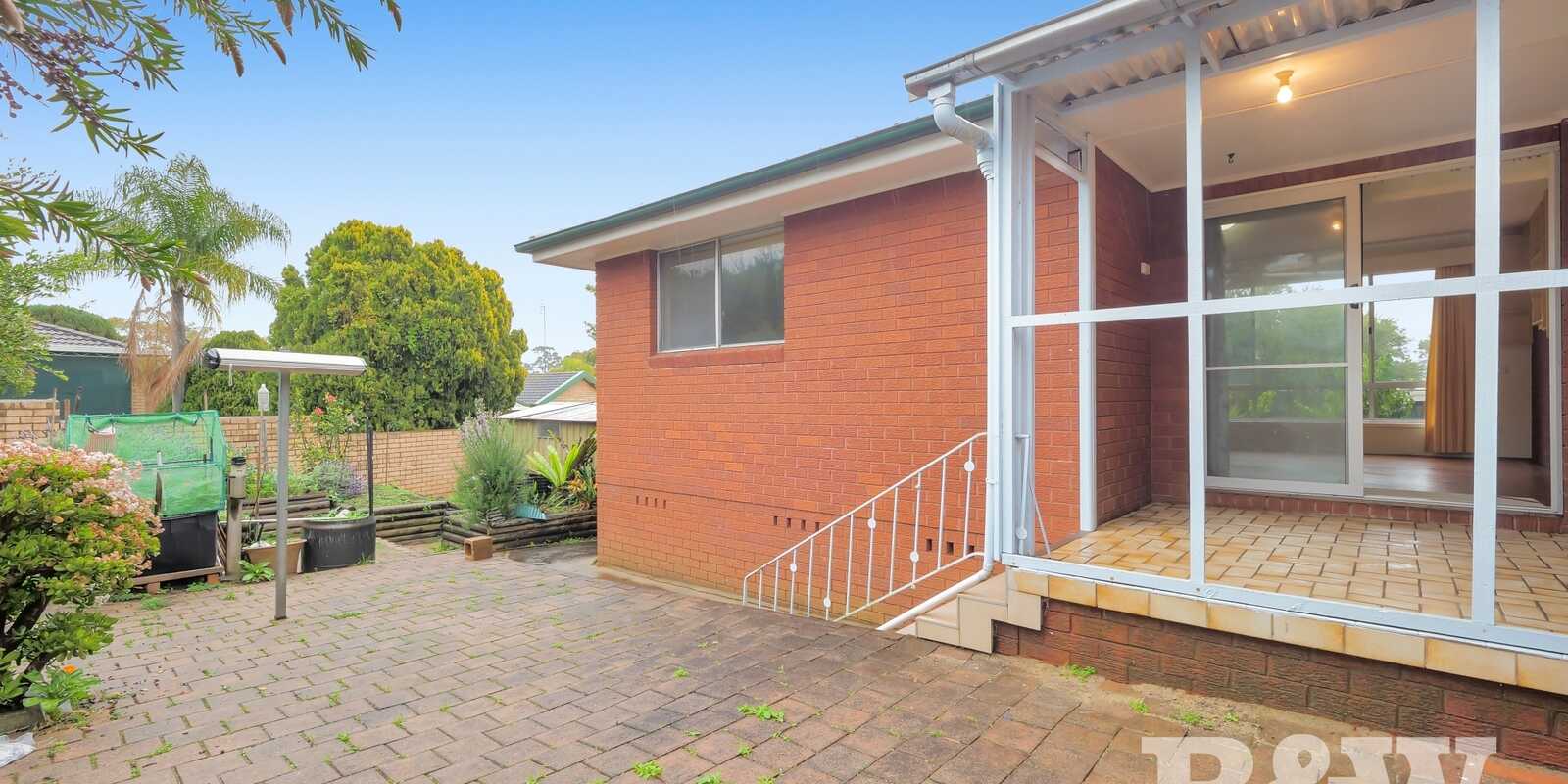 5 Wandarra Crescent Bradbury
