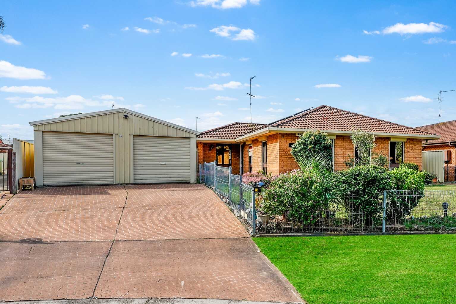 15 Dibbler Place St Helens Park 15 Dibbler Place St Helens Park
