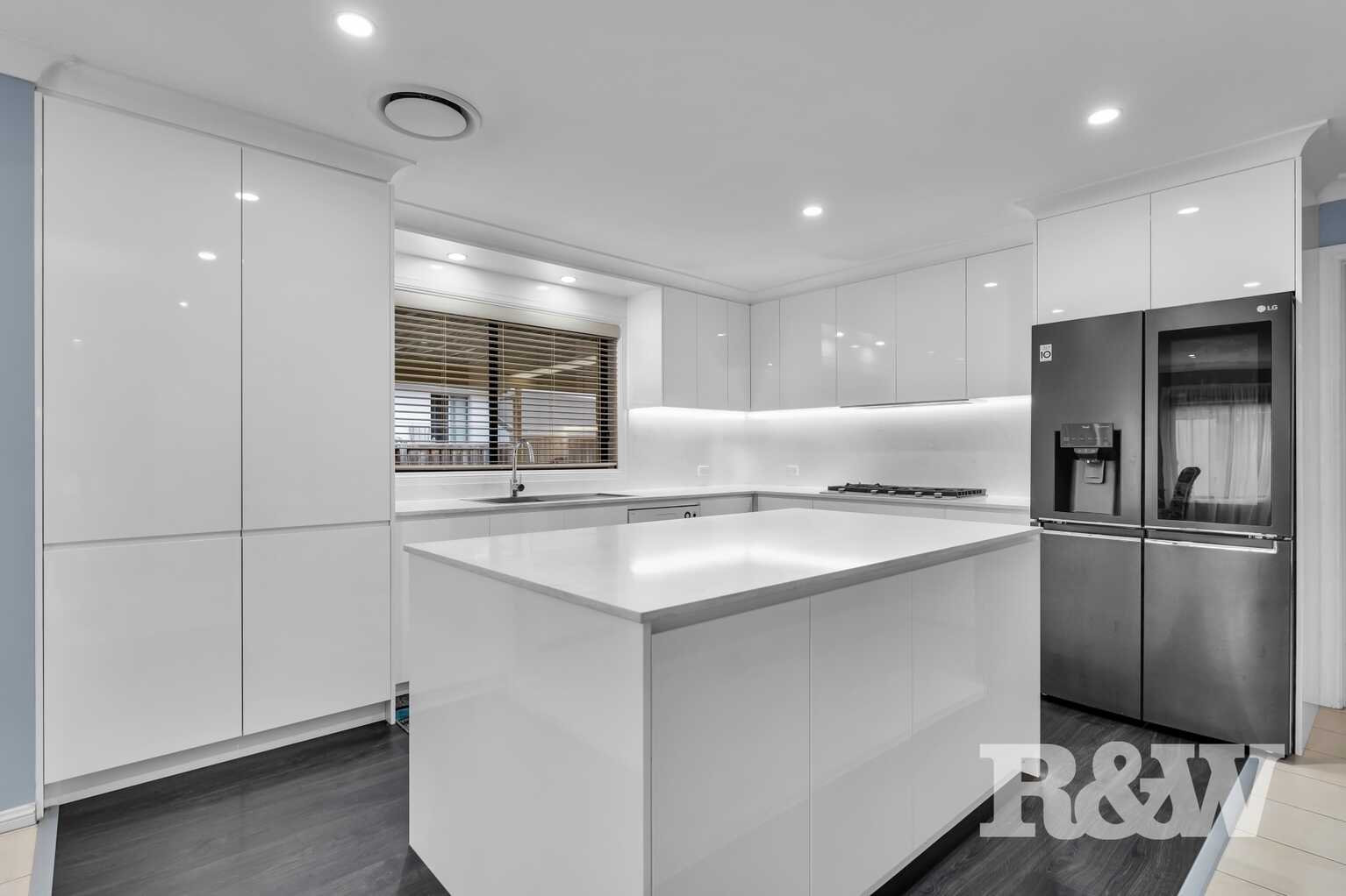 82 Governors Way Macquarie Links
