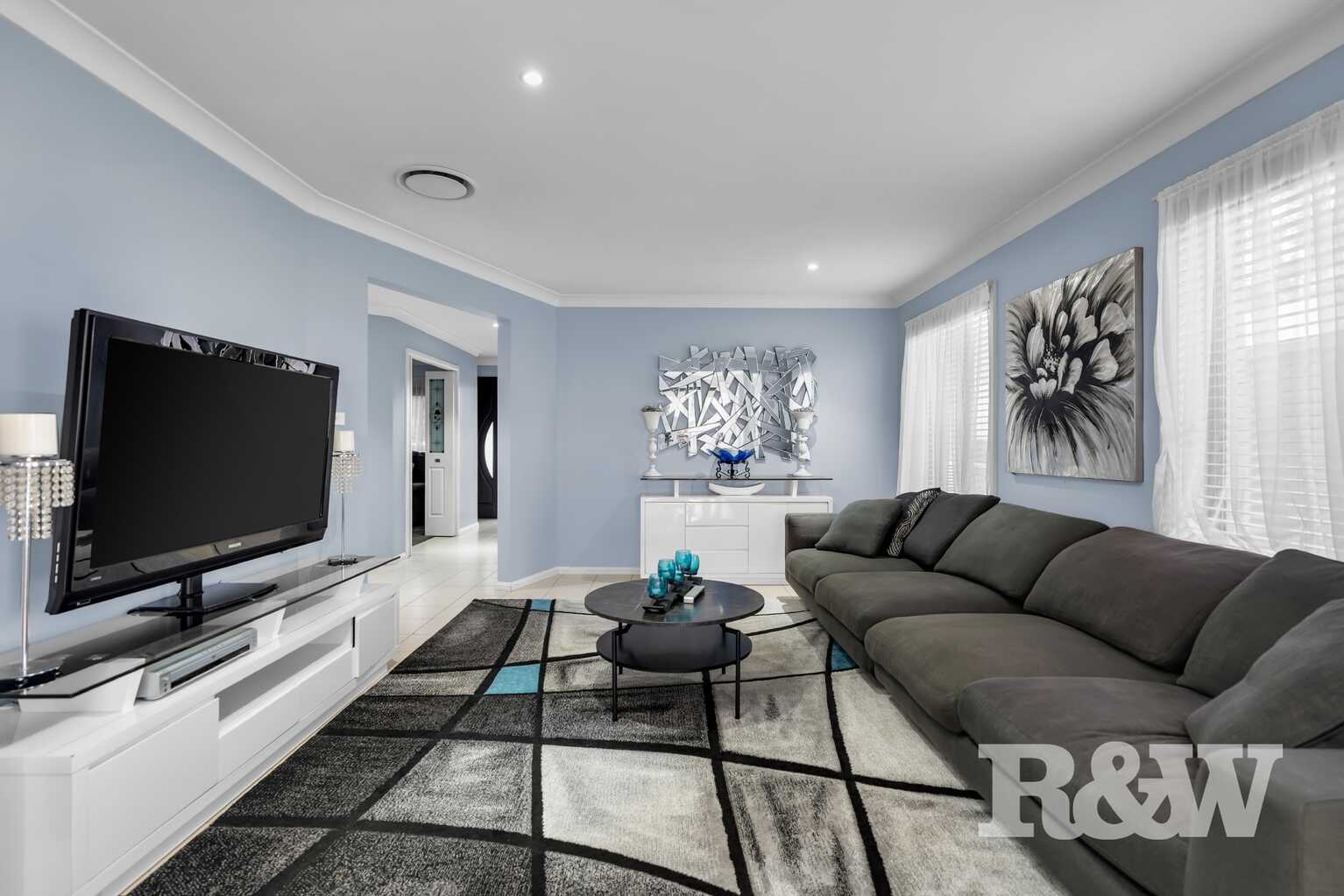 82 Governors Way Macquarie Links