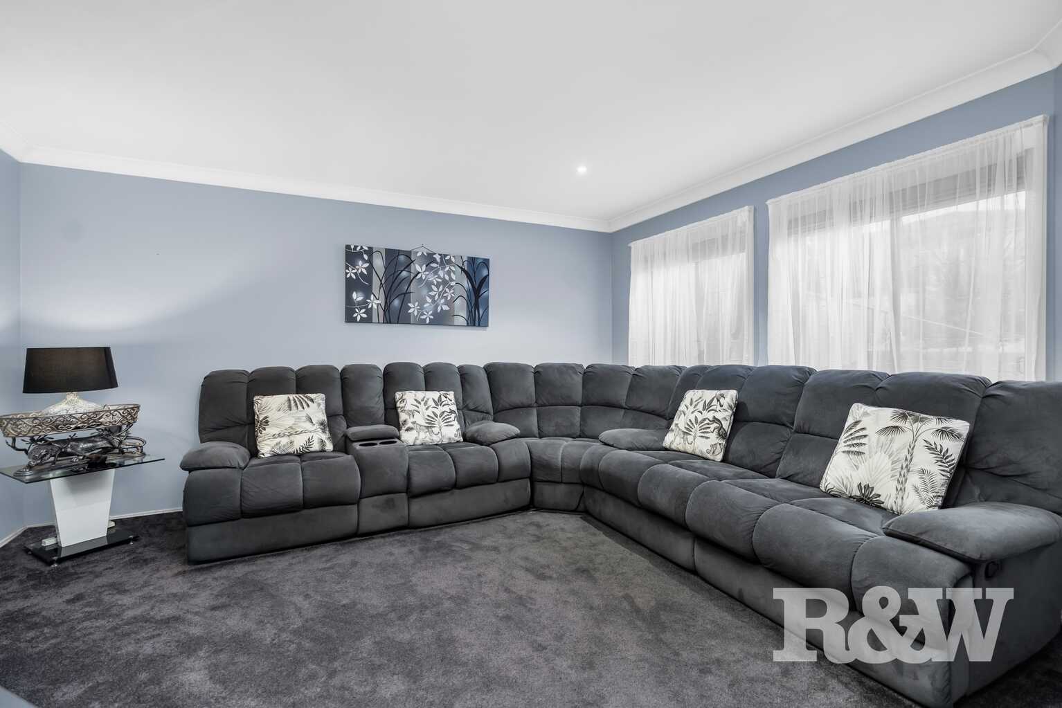 82 Governors Way Macquarie Links