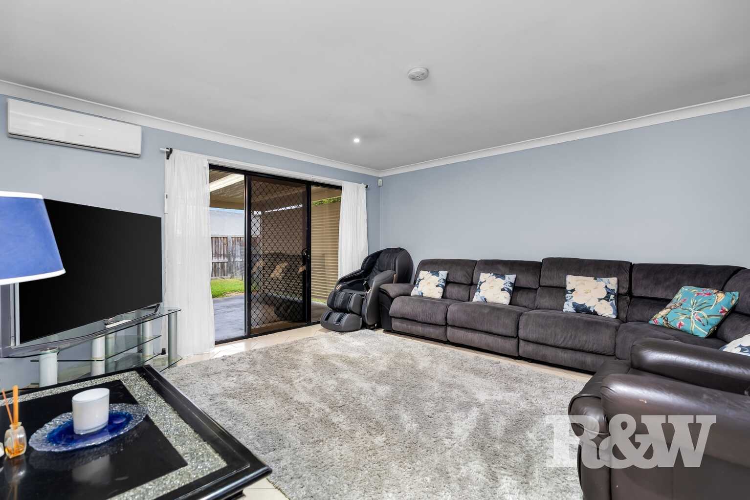 82 Governors Way Macquarie Links
