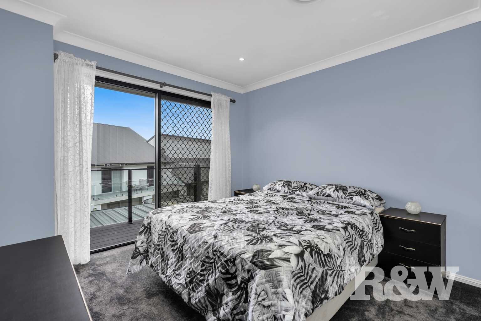82 Governors Way Macquarie Links