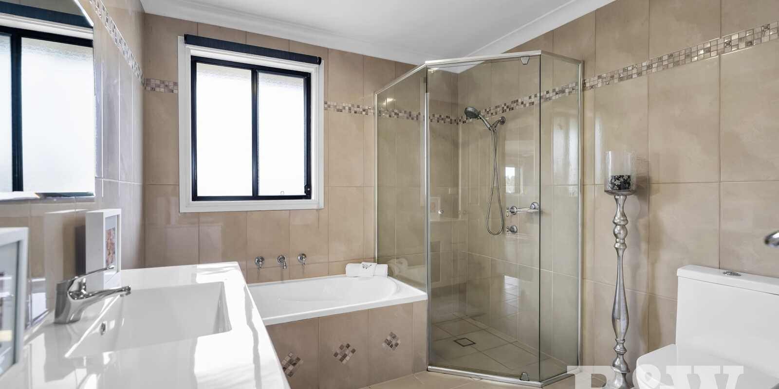 82 Governors Way Macquarie Links