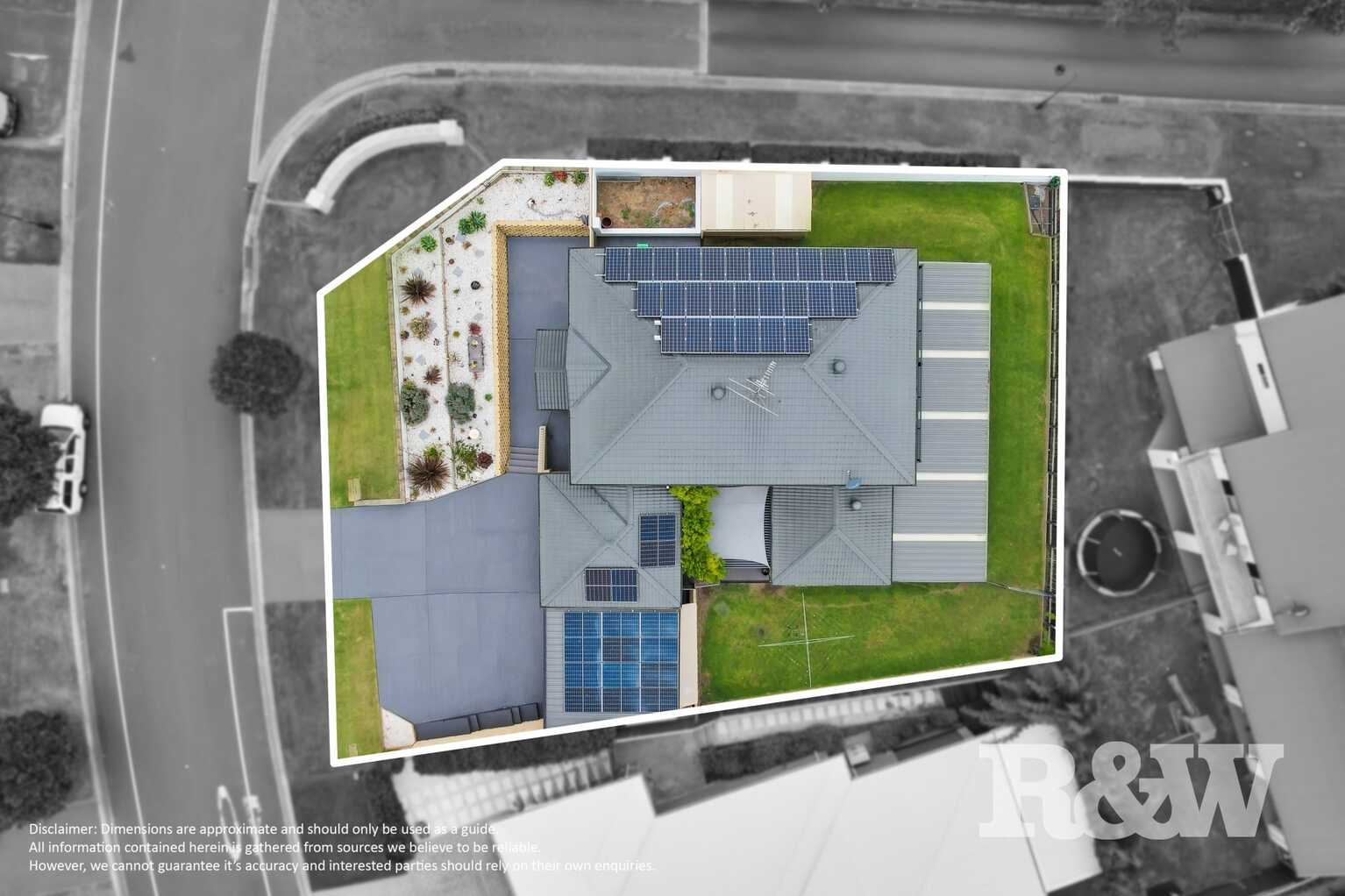 82 Governors Way Macquarie Links