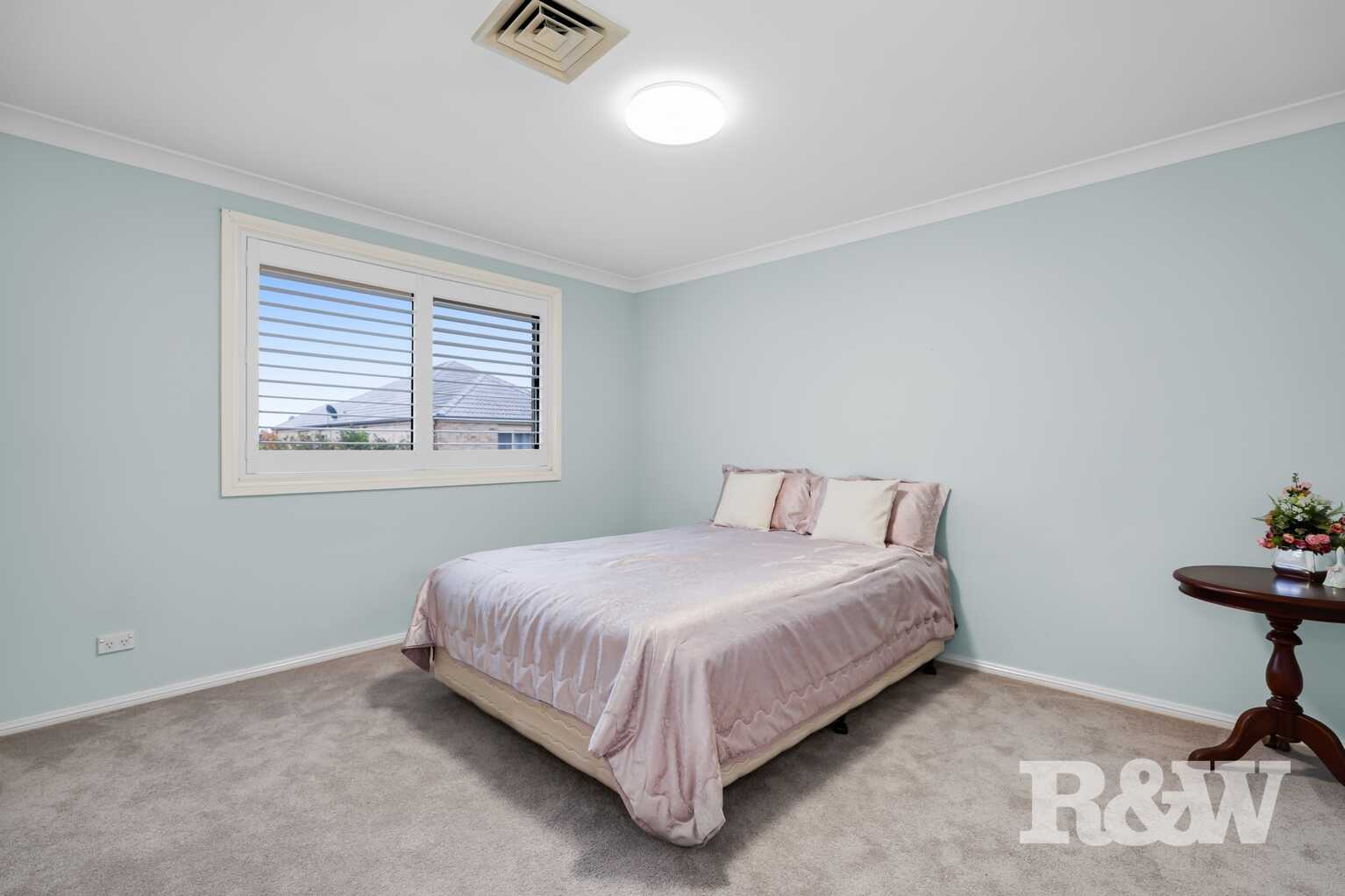 5 Lord Castlereagh Circuit Macquarie Links