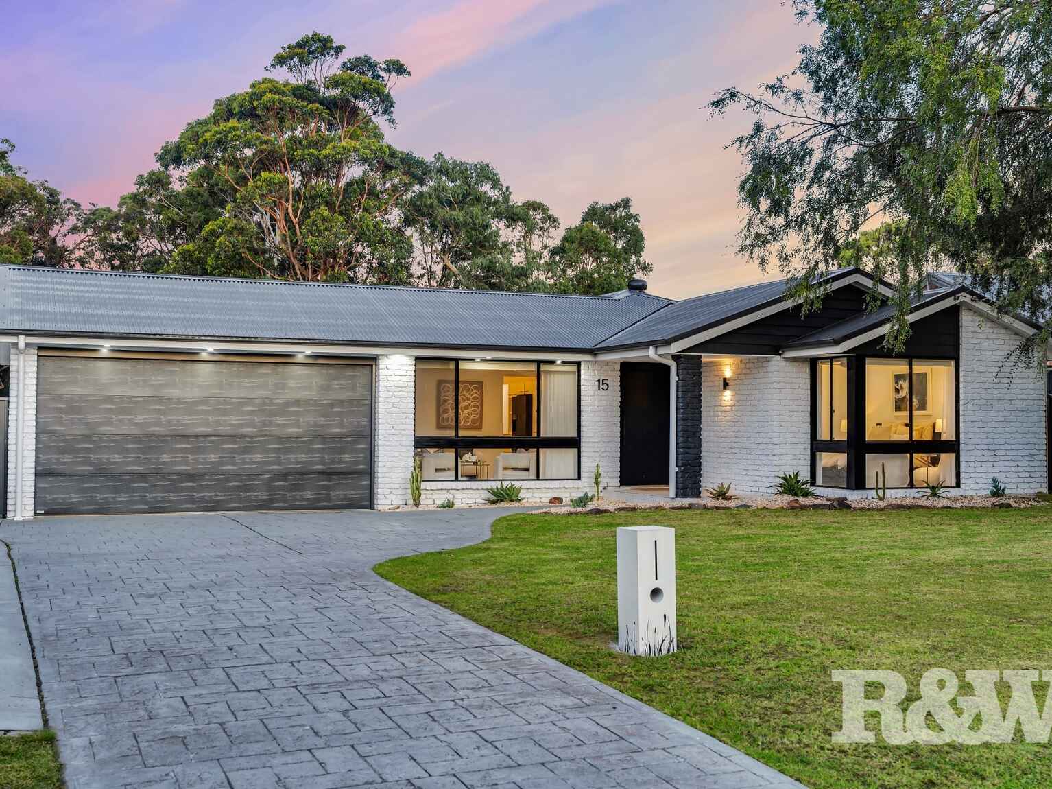 15 St James Place Appin