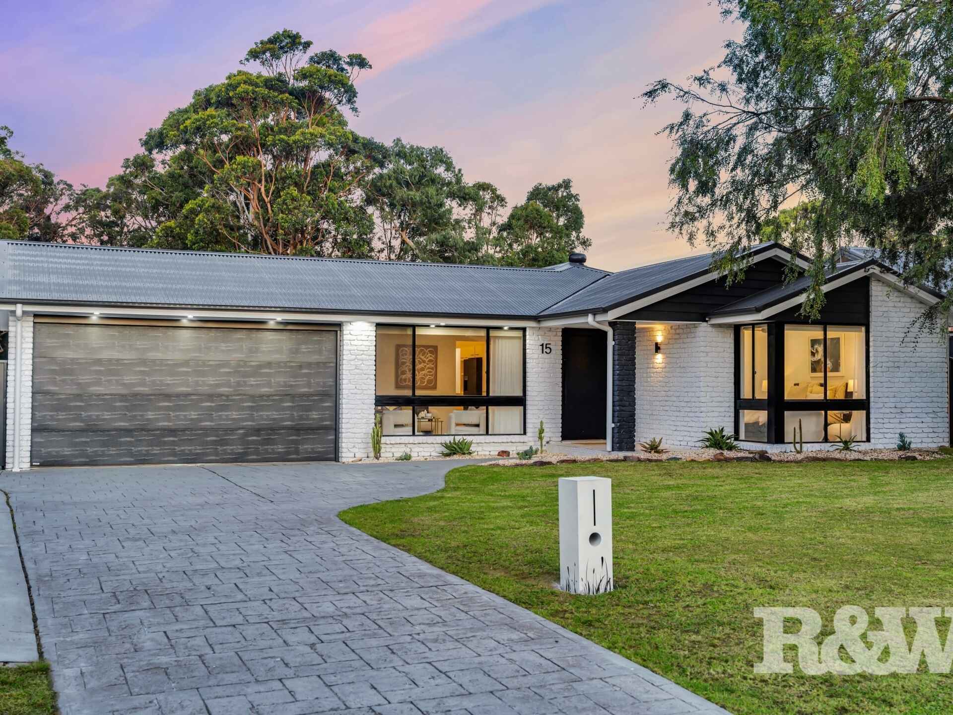 15 St James Place Appin