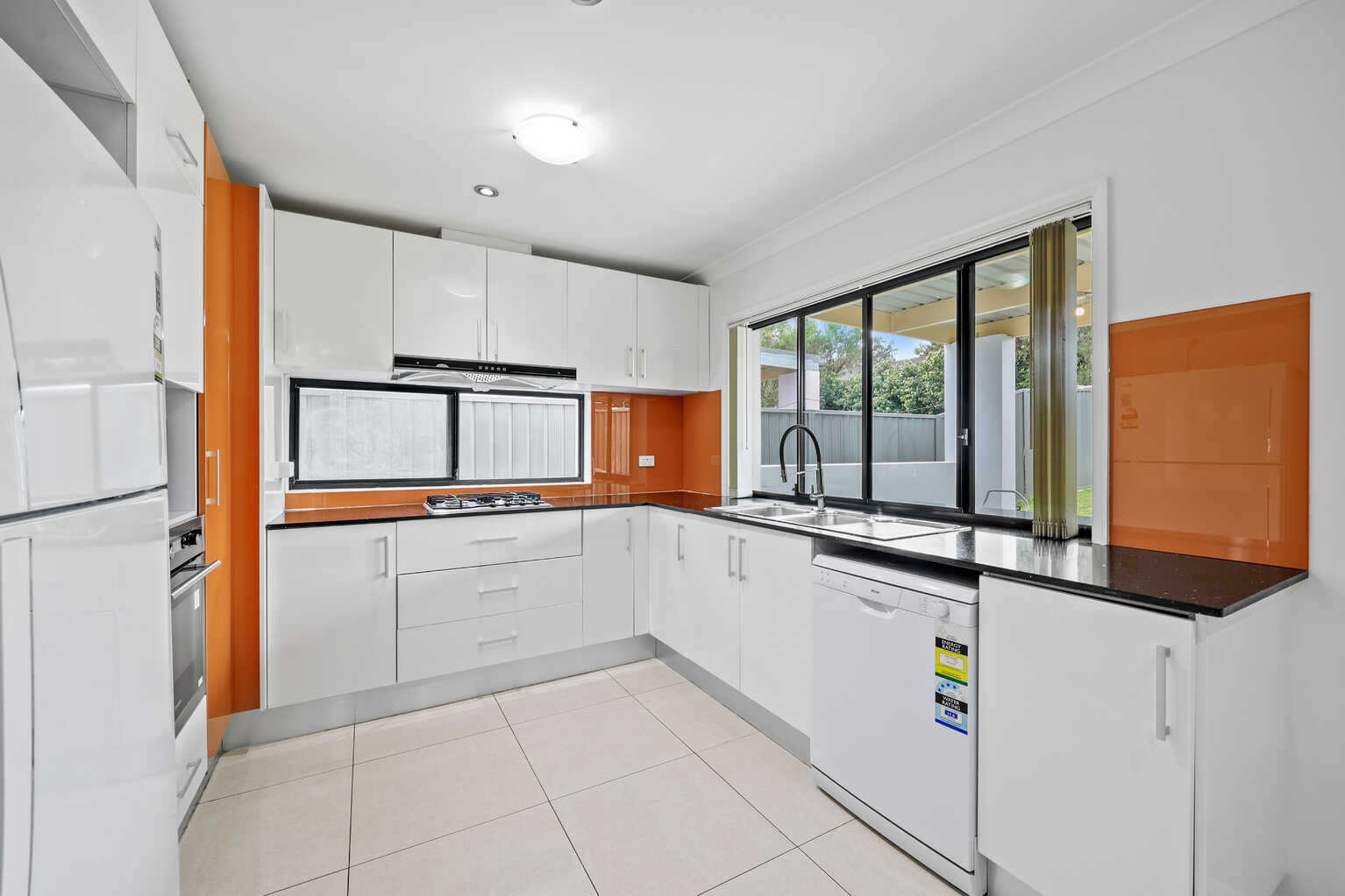 10a Erica Lane Minto 10a Erica Lane Minto