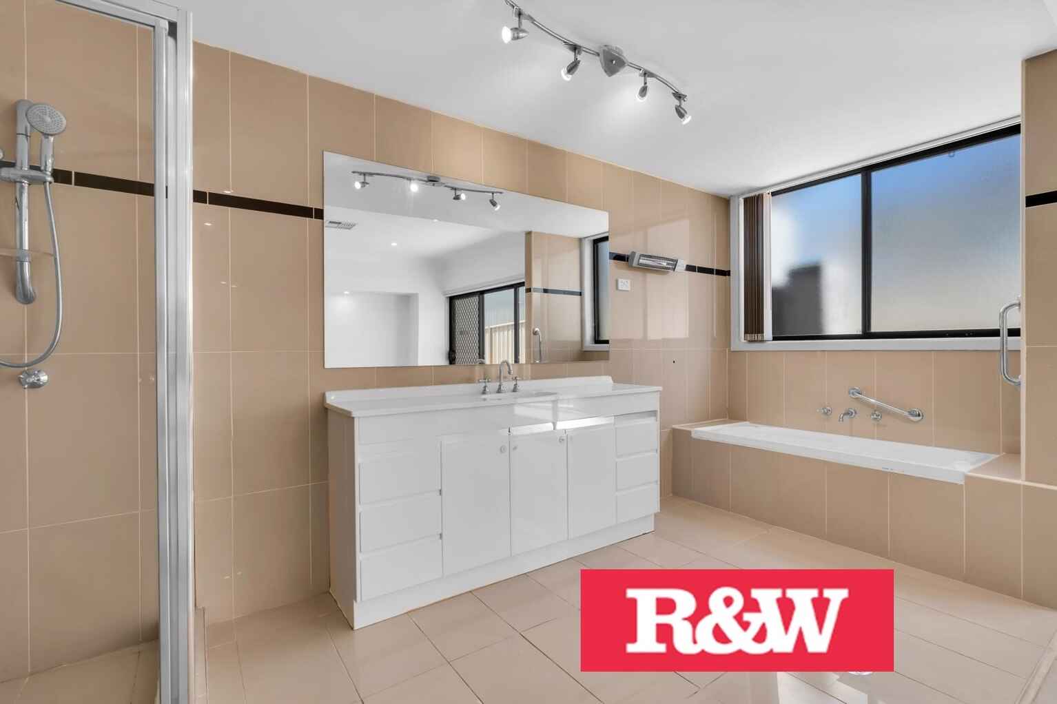 12 Englorie Park Drive Glen Alpine 12 Englorie Park Drive Glen Alpine