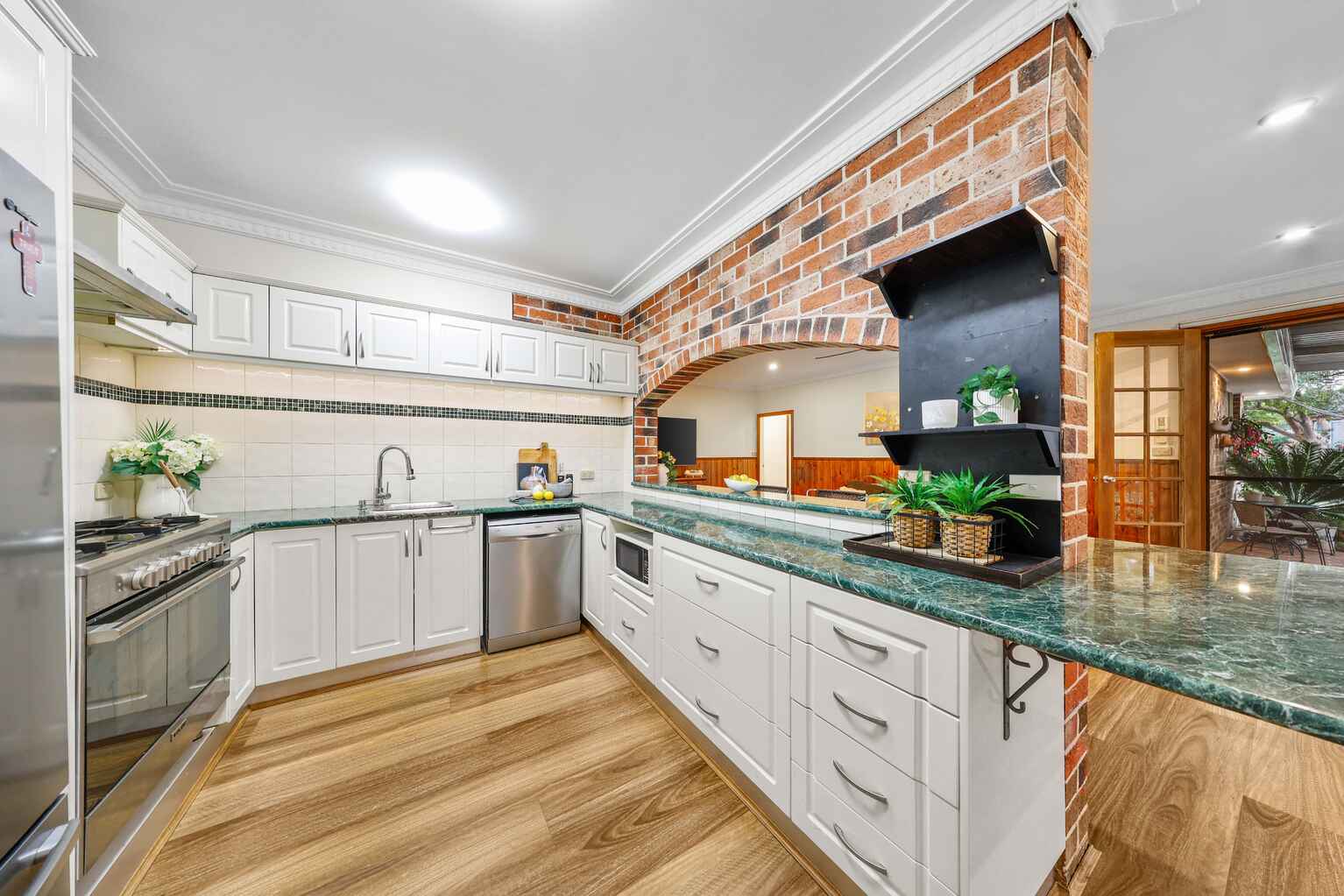 137 LONGHURST ROAD Minto 137 LONGHURST ROAD Minto