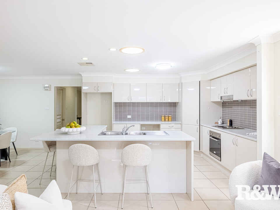 24 MATTHEWS SQUARE Ingleburn