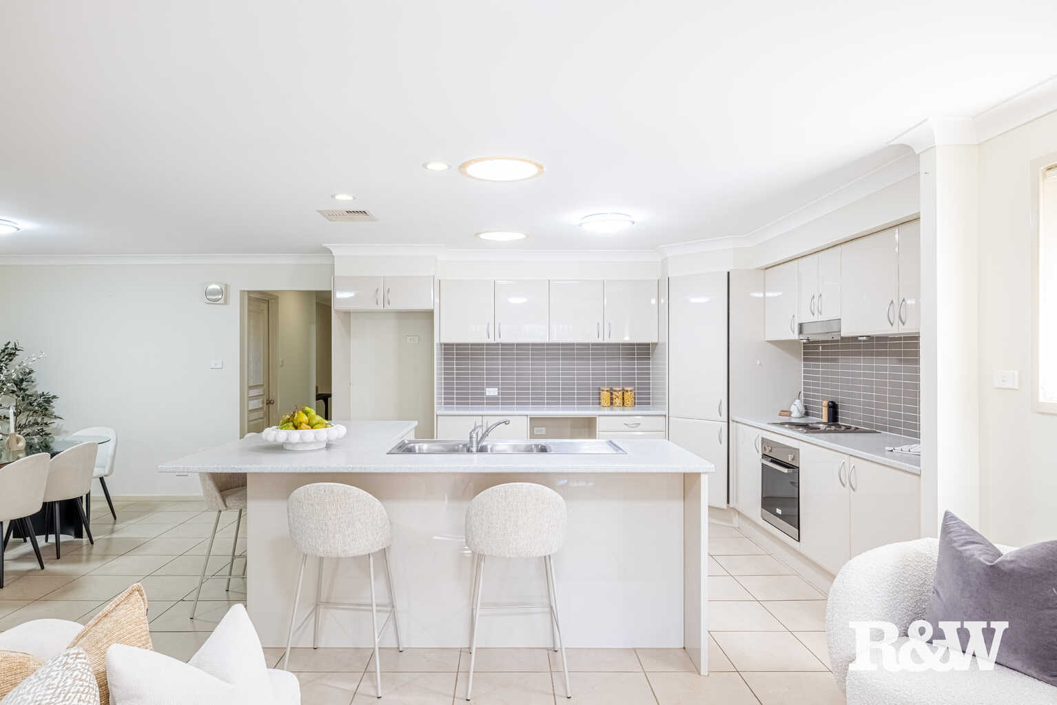 24 MATTHEWS SQUARE Ingleburn 24 MATTHEWS SQUARE Ingleburn