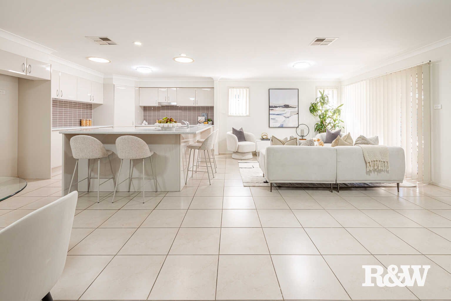 24 MATTHEWS SQUARE Ingleburn 24 MATTHEWS SQUARE Ingleburn