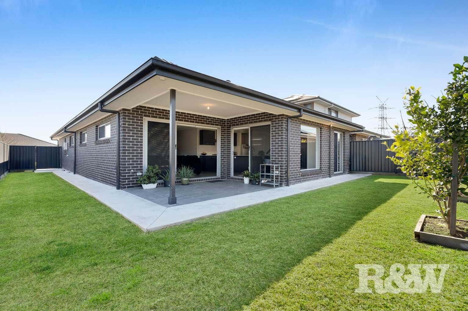 25 GLORY LOOP Catherine Field