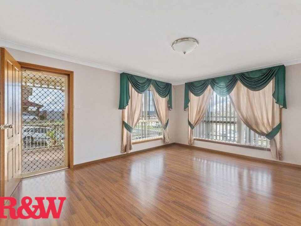 35 Baynton Place St Helens Park