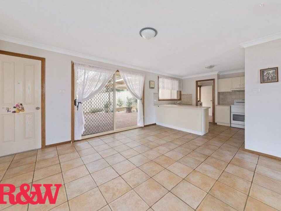 35 Baynton Place St Helens Park