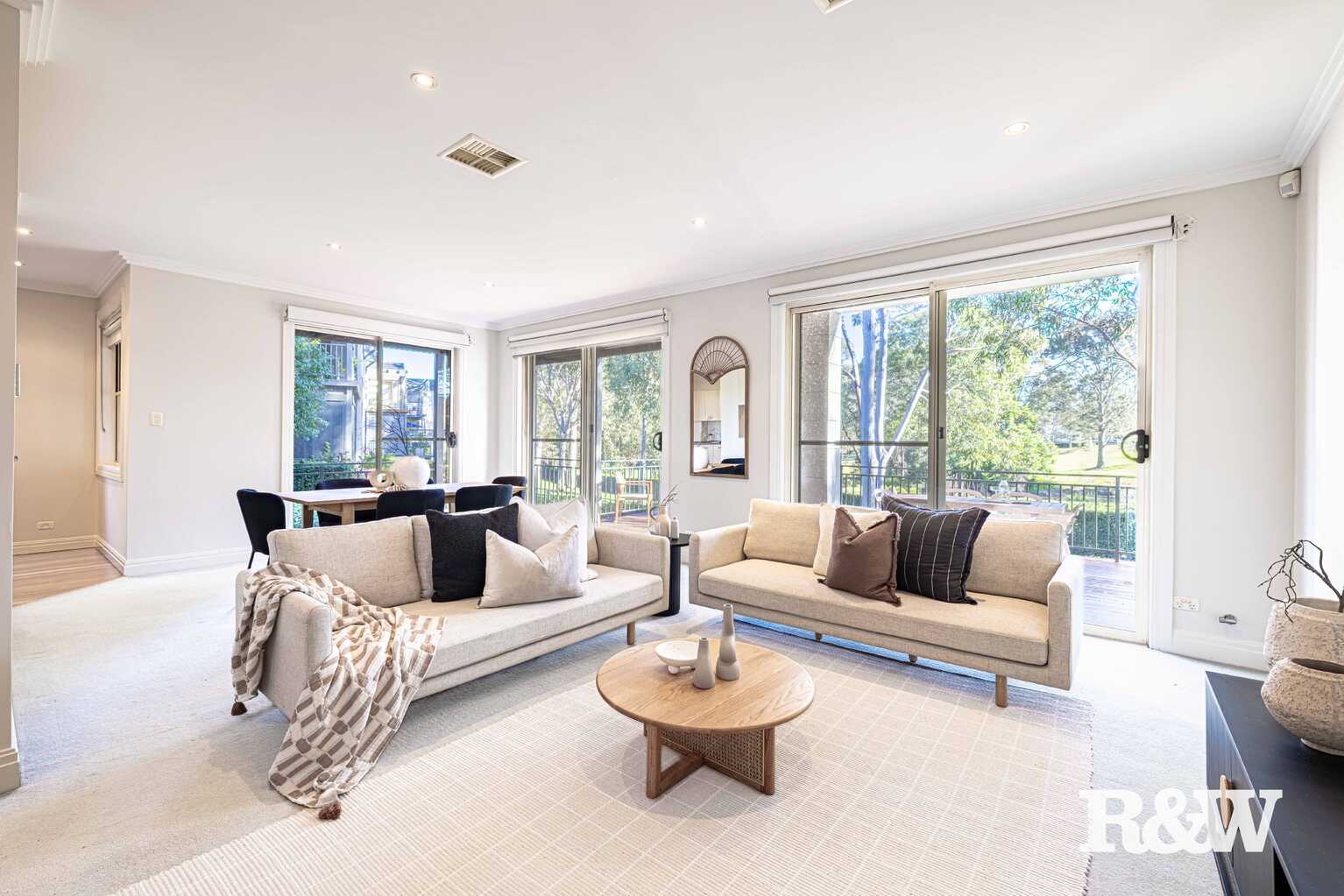 13 JANE JARVIS WAY Macquarie Links 13 JANE JARVIS WAY Macquarie Links