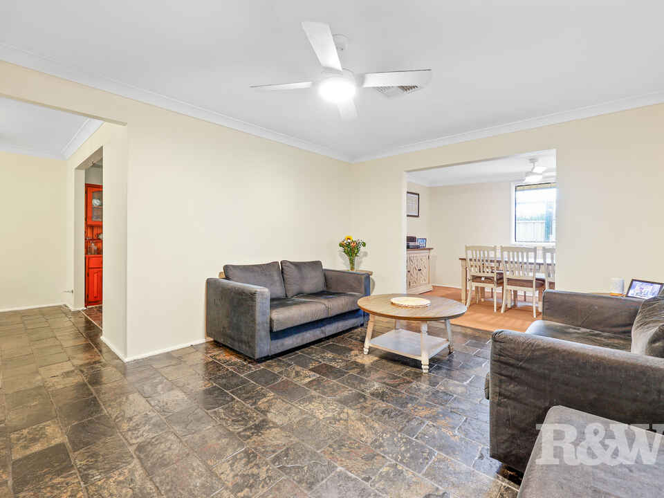 8 Larapinta Crescent St Helens Park