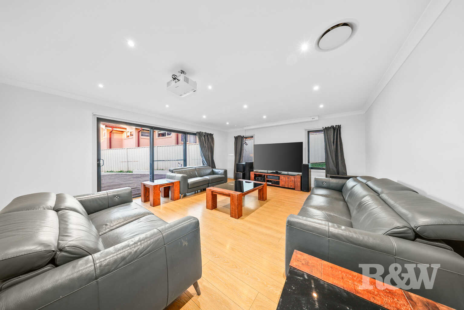 12 OMARU CRESCENT Bradbury