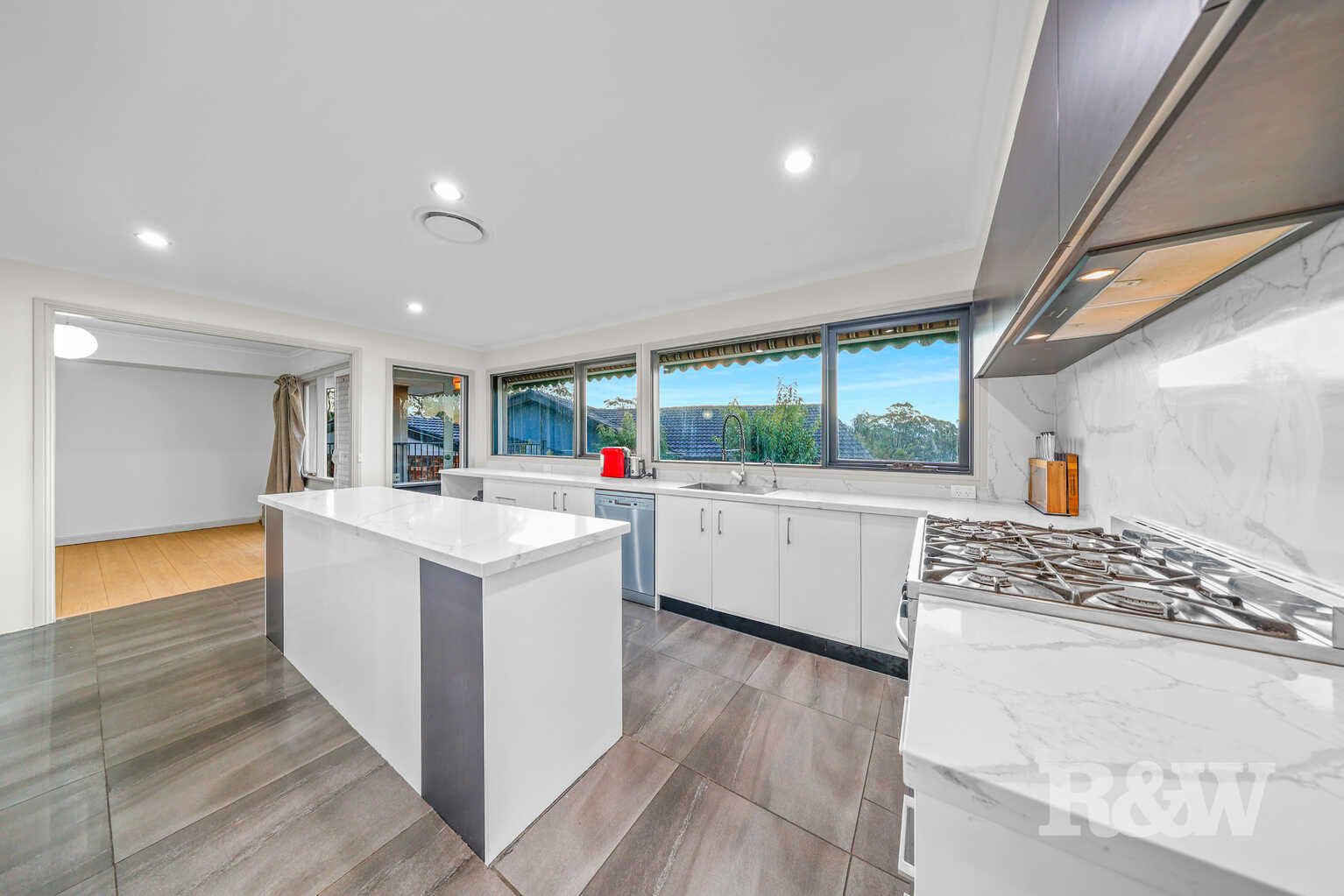 12 OMARU CRESCENT Bradbury